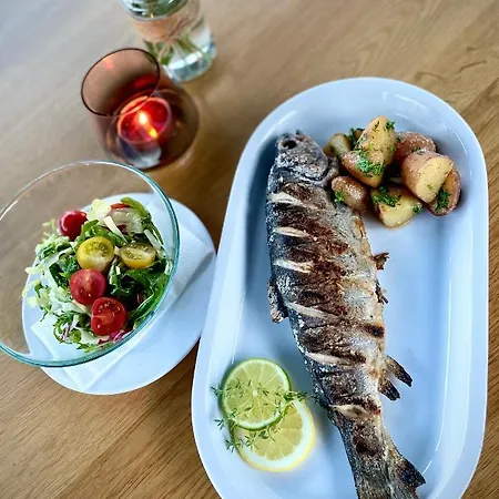 Gesztenyes 잘라카로쉬
