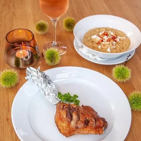 Gesztenyes 3* 잘라카로쉬
